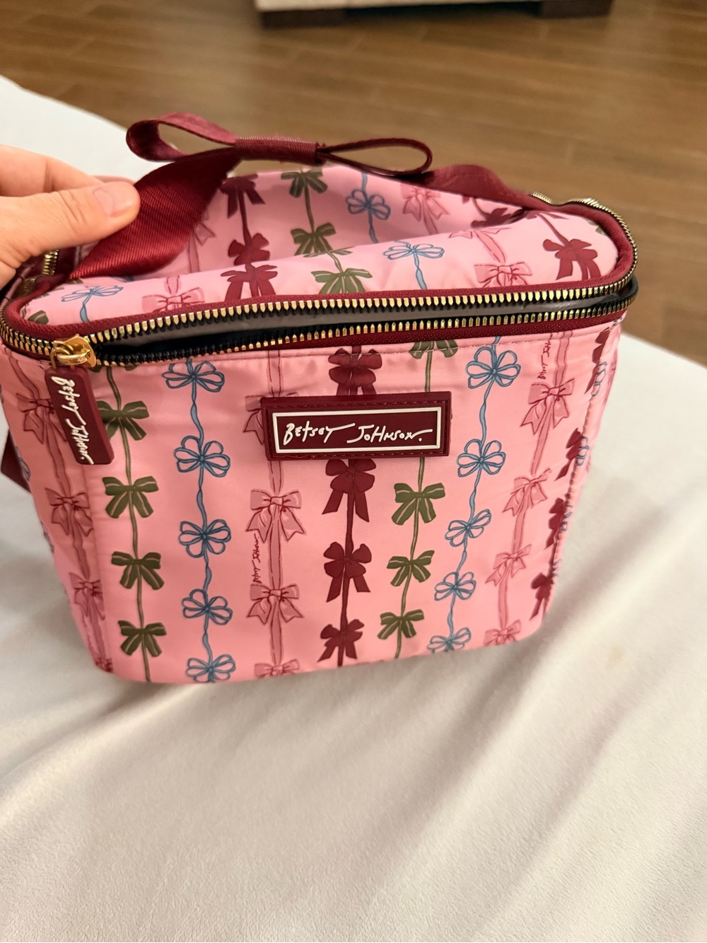 Betsey Johnson Pink Bow-Print lunch bag